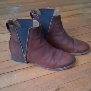 Frye 7.5 Ankle Boots